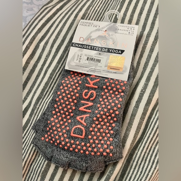 Danskin | Yoga Sock - Picture 2 of 3